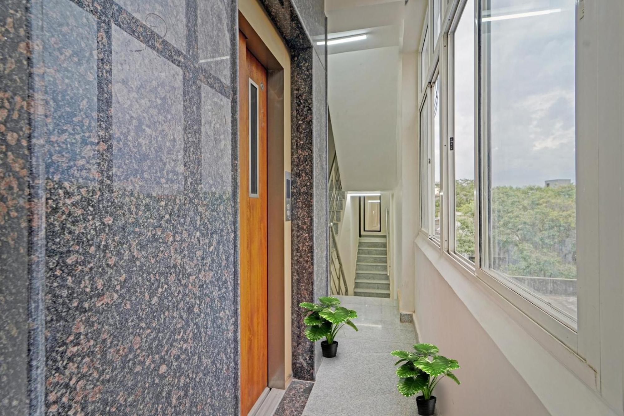 Super Townhouse 1096 Hotel Redfox Nungambakkam Near Apollo & Shankar Nethralaya Hospital Chennai Exterior photo